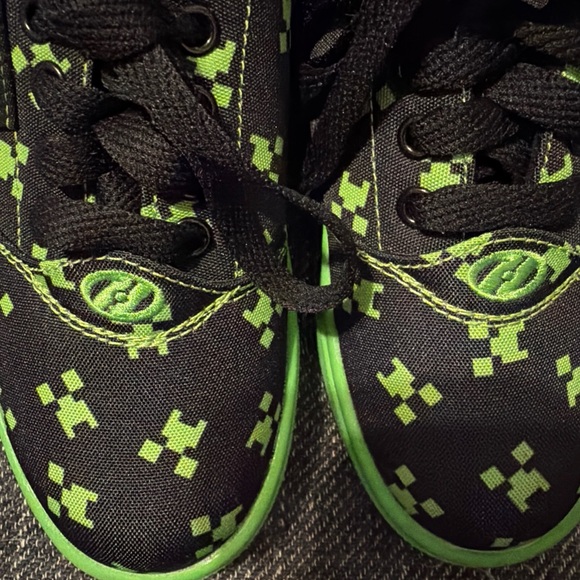 Heelys Black and Green Minecraft Creepers Size 13C Sneakers Roller Shoes Unisex - Picture 10 of 12